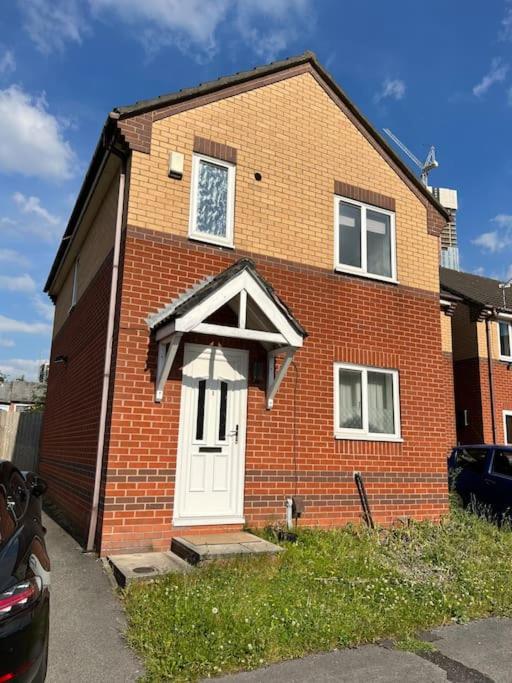 3 Bedroom House With Parking Manchester Extérieur photo
