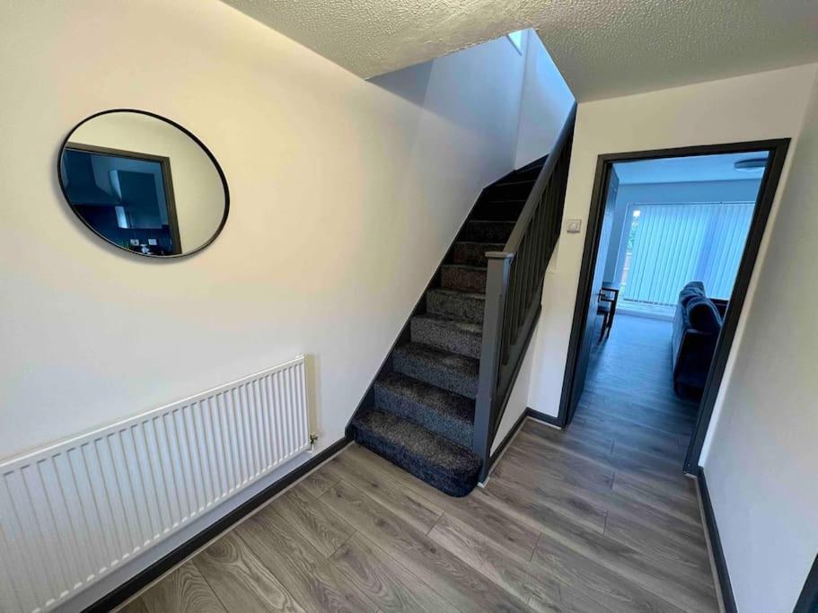 3 Bedroom House With Parking Manchester Extérieur photo