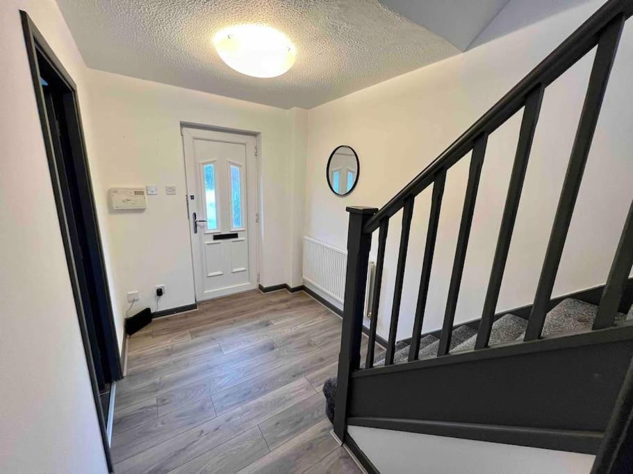 3 Bedroom House With Parking Manchester Extérieur photo