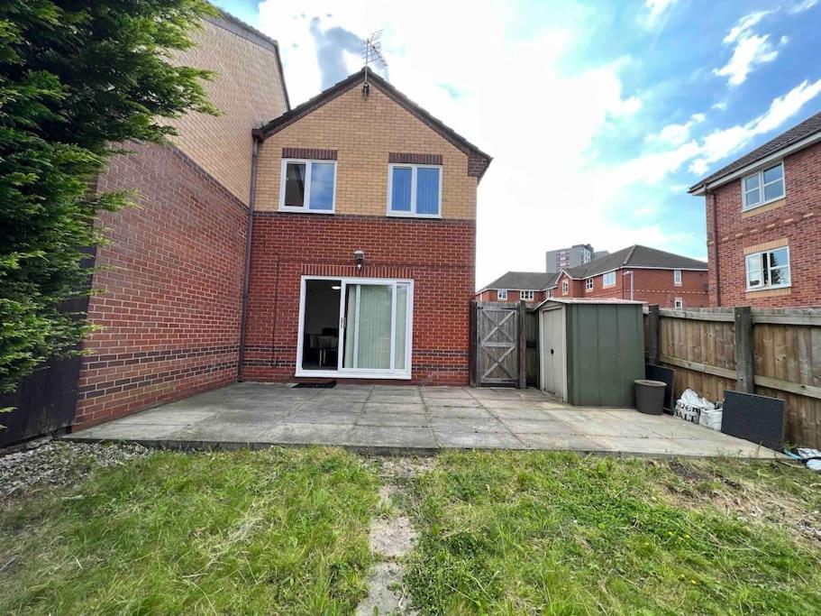 3 Bedroom House With Parking Manchester Extérieur photo
