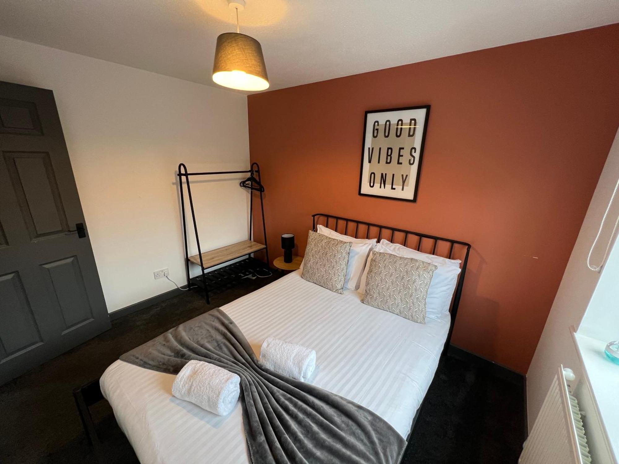 3 Bedroom House With Parking Manchester Extérieur photo